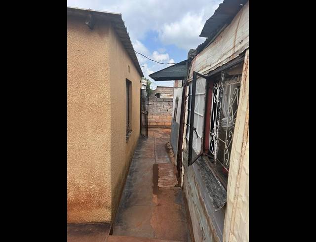 2 BEDROOM HOUSE FOR SALE IN ZONKIZIZWE
